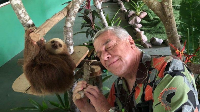 El subsecretario interino, Michael Kozak, celebra el Día Internacional del perezoso en Gamboa