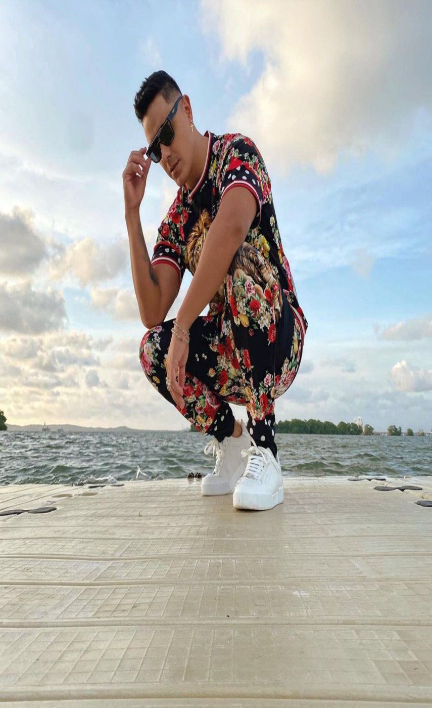 Joey Montana lanzó un reto a Marco Fabián.