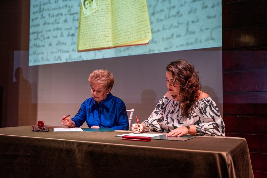 Expresidenta Mireya Moscoso y la directora del Museo del Canal, Ana Elizabeth González. Expresidenta Mireya Moscoso y la directora del Museo del Canal, Ana Elizabeth González.