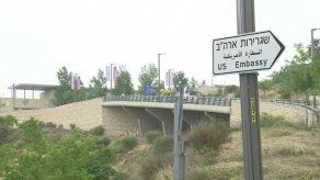 Instalan en Jerusalén primeros cartelas que señalizan embajada de EEUU