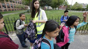 Promueven caminatas escolares para la salud en EEUU