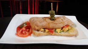 Sandwich sexy - Claudia Tapasco y Alessio Gronchi