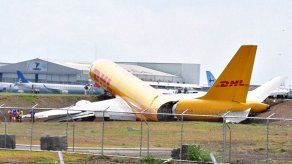 Avión de carga se parte en dos al aterrizar de emergencia en Costa Rica