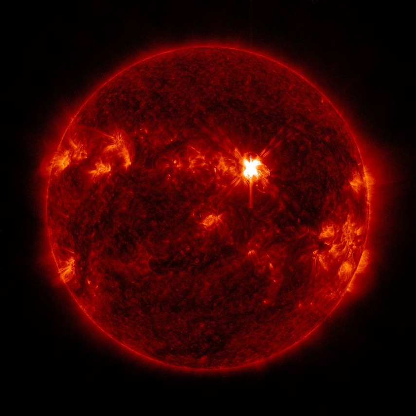 La NASA capturó esta imagen de una llamarada solar