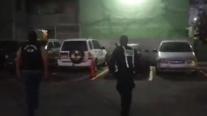 Vehiculo involucrado en el robo a restaurante es ubicado en Betania. Los delincuentes se dieron a la fuga, por este hecho detienen a un sospechoso