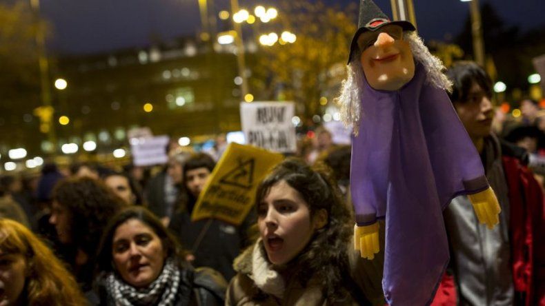 Manifestantes exigen en España exoneración de titiriteros