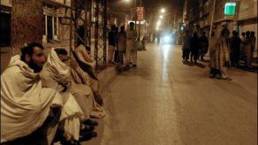 Sismo sacude Pakistán y deja al menos 160 muertos