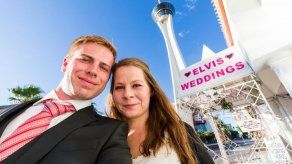 Los matrimonios exprés en Las Vegas... ahora comienzan en el aeropuerto