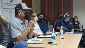 Reunión entre los transportistas de carga de Chiriquí y el ministro de Desarrollo Agropecuario, Augusto Valderrama. Reunión entre los transportistas de carga de Chiriquí y el ministro de Desarrollo Agropecuario, Augusto Valderrama.