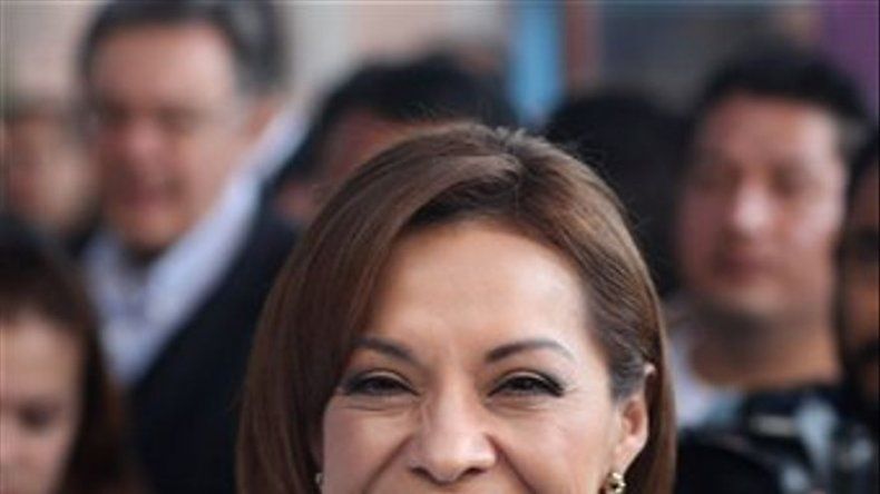Partido gobernante mexicano elige a mujer como candidata