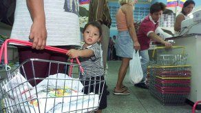 Venezuela intenta someter exorbitante valor de dólar negro con nuevo mercado