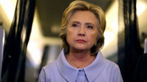 Un ataque de tos pone en aprietos a Clinton en un mitin en Ohio