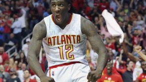 Hawks derrotan a Wizards y empatan serie