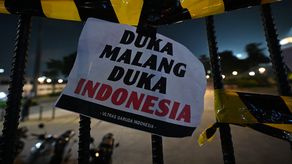 La Asociación de Fútbol de Indonesia (PSSI) suspendió los partidos de fútbol por una semana.