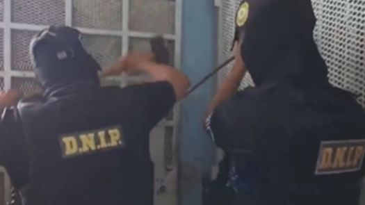 Policía Nacional aprehendió a un hombre y decomisó presunta droga y dinero en El Chorrillo Policía Nacional aprehendió a un hombre y decomisó presunta droga y dinero en El Chorrillo