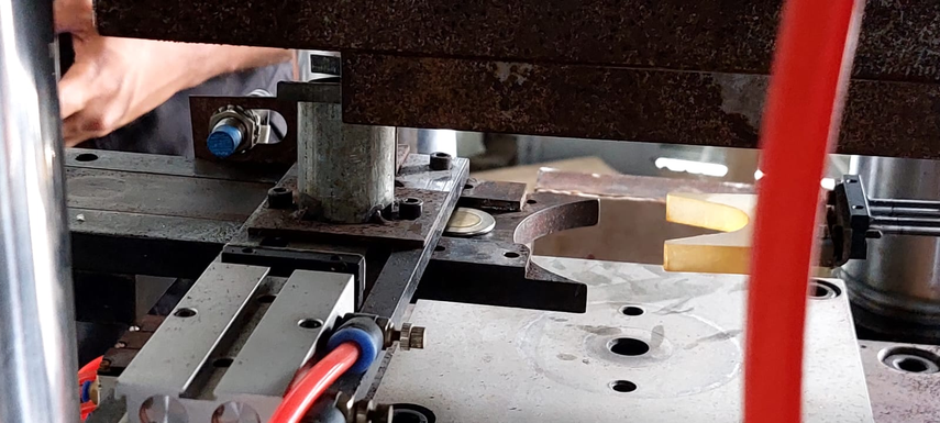 Presunto taller de falsificación de monedas Martinellis es desmantelado por autoridades