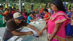 Unas 10 mil familias recibirán bonos para compra de alimentos Unas 10 mil familias recibirán bonos para compra de alimentos