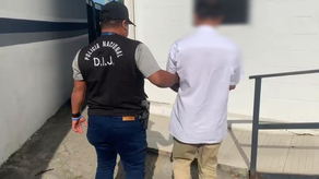 Unidad de la DIJ junto con el falso abogado que estafaba por medio de tramites migratorios