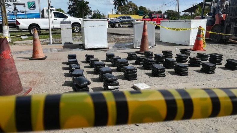 Decomisan 151 paquetes de droga en una embarcación proveniente de isla Gonzalo Vásquez