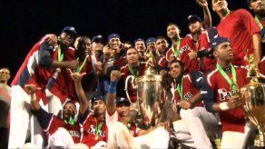 Presidente de IBAF estudia en Cuba vías para retorno de béisbol a Juegos Olímpicos