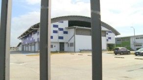 Estudiantes que llegaron de China están en escuela de Pacora, residentes se oponen