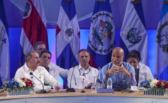 Presidentes de Centroamericana alzan voz por niños que viajan solos a EE.UU.