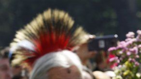 Mexicanos realizan marcha por delfín al borde de extinción