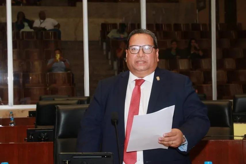 La iniciativa legislativa presentada por el diputado del PRD y vicepresidente de la Asamblea Nacional, Ricardo Torres, busca modificar el artículo 380 del Código Electoral para beneficiar a los partidos grandes con más residuos. La iniciativa legislativa presentada por el diputado del PRD y vicepresidente de la Asamblea Nacional, Ricardo Torres, busca modificar el artículo 380 del Código Electoral para beneficiar a los partidos grandes con más residuos.