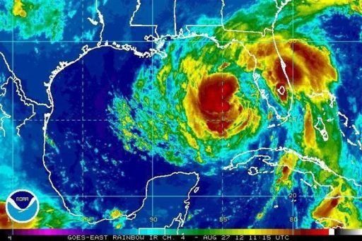Isaac se fortalece mientras avanza por el Golfo de México