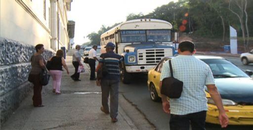 Usuarios en desacuerdo con eliminación de paradas