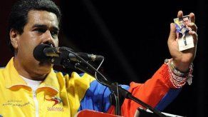 Maduro asume presidencia de Venezuela tras crisis política