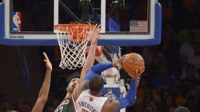 Sixers sorprenden al campeón Miami Heat con ofensiva de Hawes