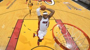 LeBron y Wade remolcan al Heat para tomar ventaja ante Pacers