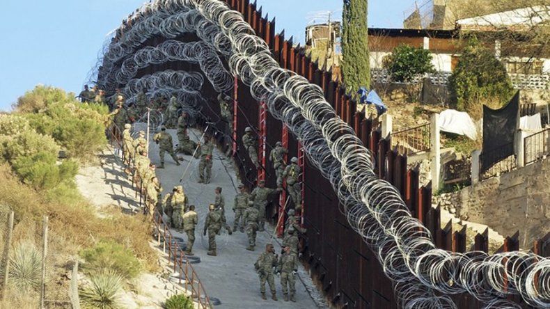 EEUU envía más soldados a frontera con México
