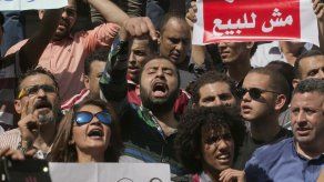 Egipto sentencia a 101 manifestantes a cinco años de prisión