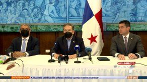 Presidente Cortizo firma reglamentación de la Ley 1 de 2001 de medicamentos