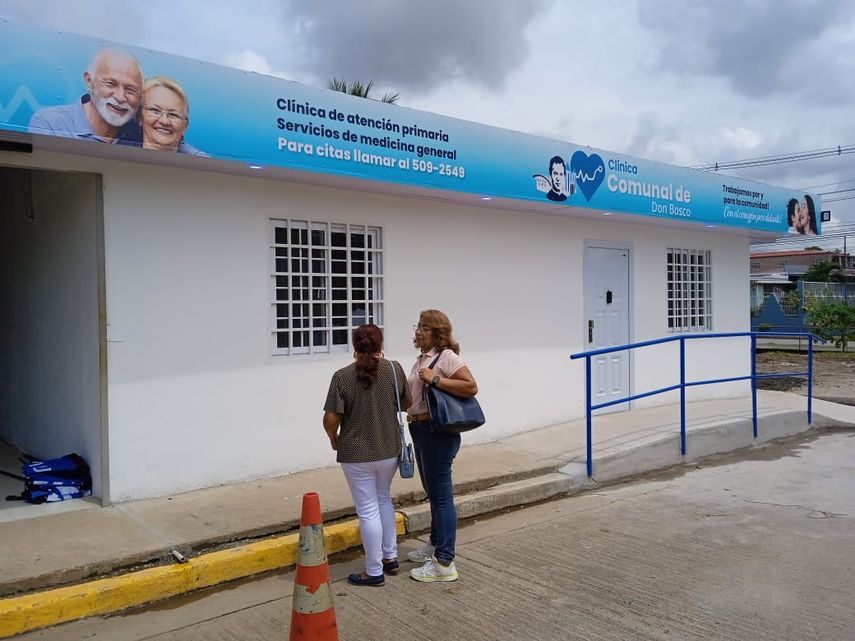 La clínica está ubicada en el sector de Los Robles, a un costado de la Casa Comunal de Don Bosco. La clínica está ubicada en el sector de Los Robles, a un costado de la Casa Comunal de Don Bosco.