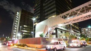 Desalojan torre de sede central de Pemex