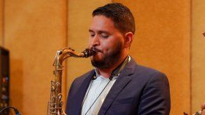 Víctor Ballesteros cautiva con homenaje a Sandra Sandoval en su primer disco. Foto/Víctor Ballesteros.