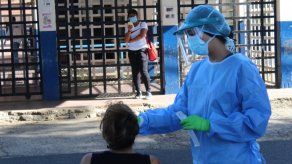 El Minsa mantiene los puntos de hisopados en funcionamiento para detectar más casos de COVID-19.