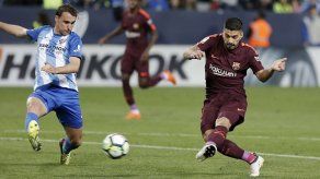 Barcelona gana en Málaga sin Messi y acelera por la liga
