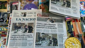Este viernes los principales periódicos de Argentina publicaron fotos del festejo del cumpleaños de la primera dama, Fabiola Yáñez, en la residencia presidencial de Olivos, en la periferia de Buenos Aires.