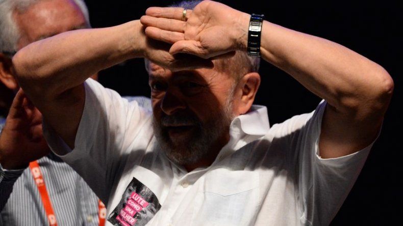 La esposa del expresidente Lula es ingresada por un derrame cerebral