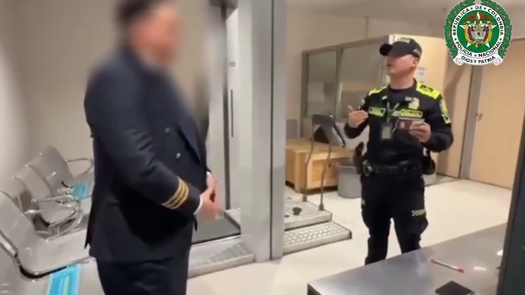 Detienen en Colombia a español vestido de piloto con droga. Detienen en Colombia a español vestido de piloto con droga.