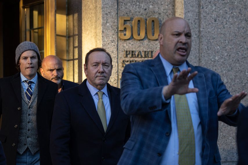 El actor Kevin Spacey (centro).