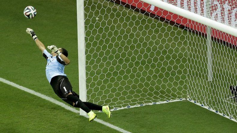 Holanda avanza a semifinales al vencer a Costa Rica en penales