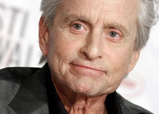 Michael Douglas dice tener cáncer de garganta por cunnilingus