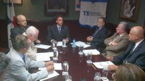 Candidatos independientes se reúnen con magistrados del TE