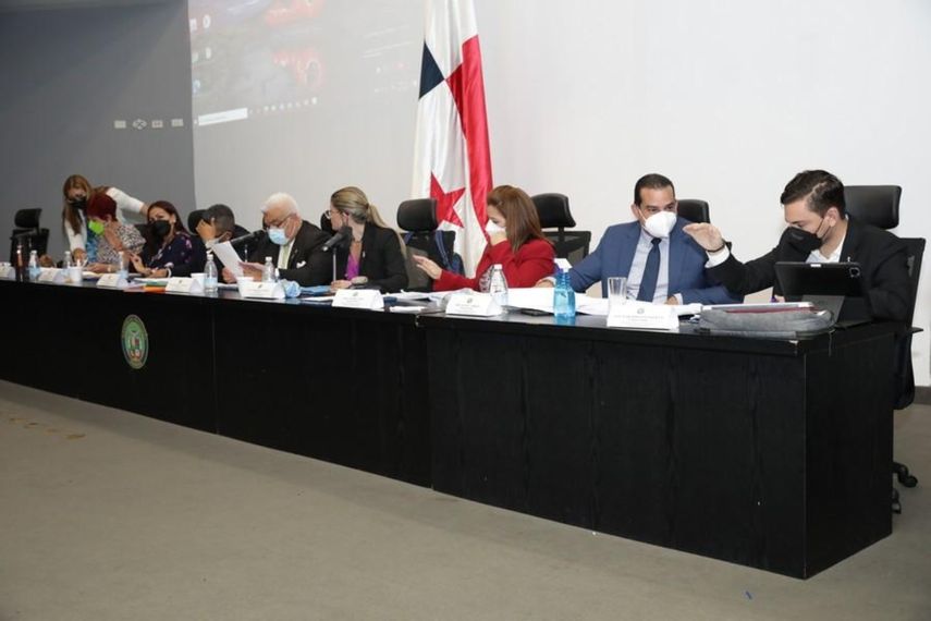 Discusión de las reformas electorales en la Comisión de Gobierno de la Asamblea Nacional.