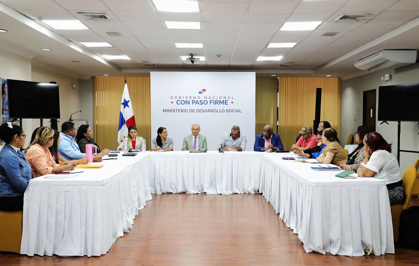 MIDES y autoridades de Chimán coordinan estrategias para fortalecer programas sociales